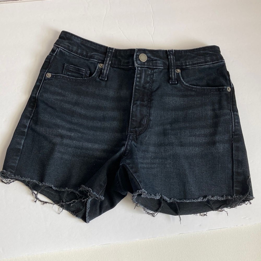 Universal Thread Black Raw Hem High Rise Midi Shorts Size 2/26R